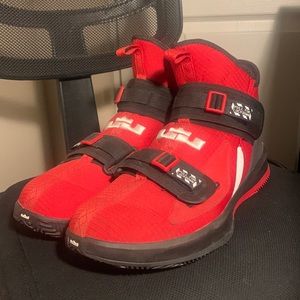 This shoe has been worn a couple time so they are still in good condition